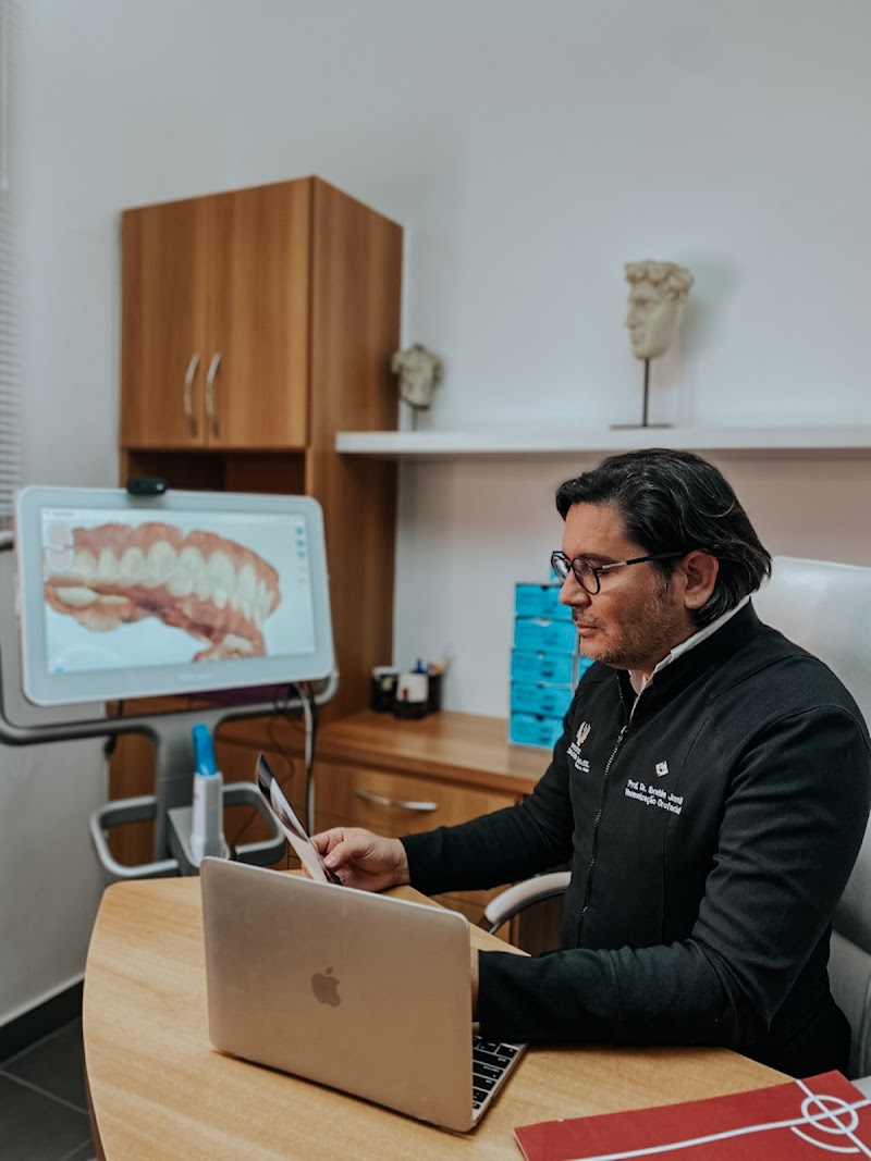 Dr. Ibrahim Jamil | Implantes Dentários e Harmonização Facial | Centro de Florianópolis - foto 2