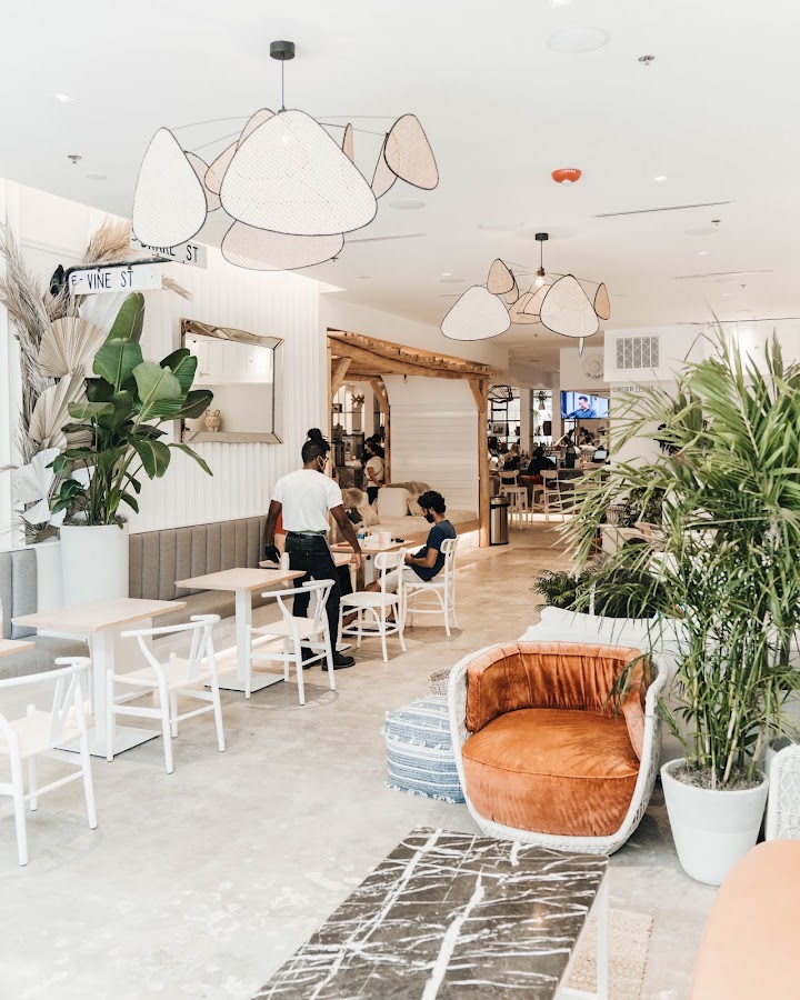 The Robinson Cafe Cocktail Lounge