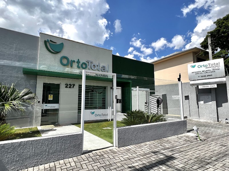 OrtoTotal Odontologia | Ortodontia | Implante Dentário | Dentista em Novo Mundo | Curitiba - PR - foto 3