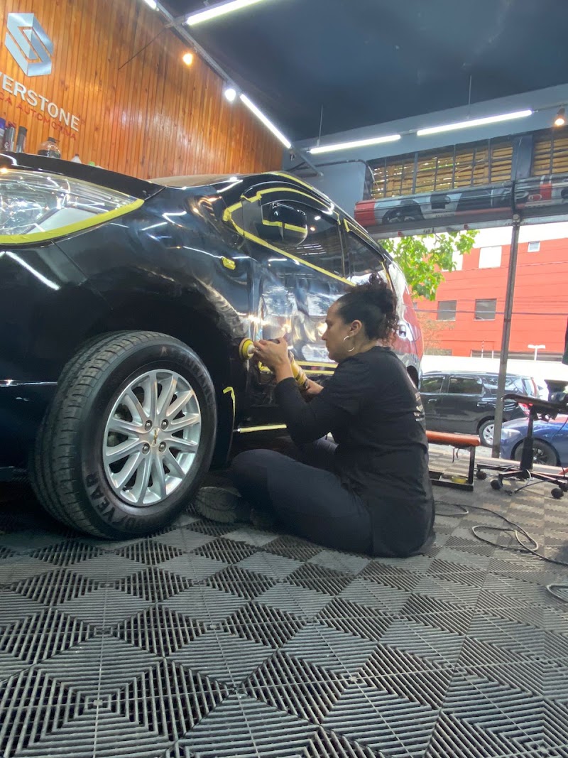 Silverstone Estética Automotiva, Polimento, Higienização Interna, Película automotivas e Vitrificação