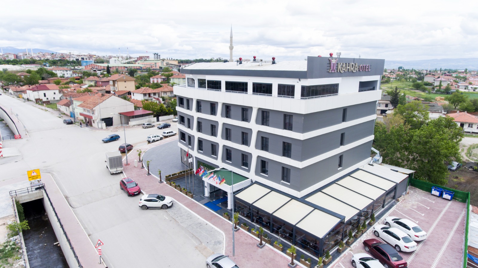 Kahra Otel mekanı