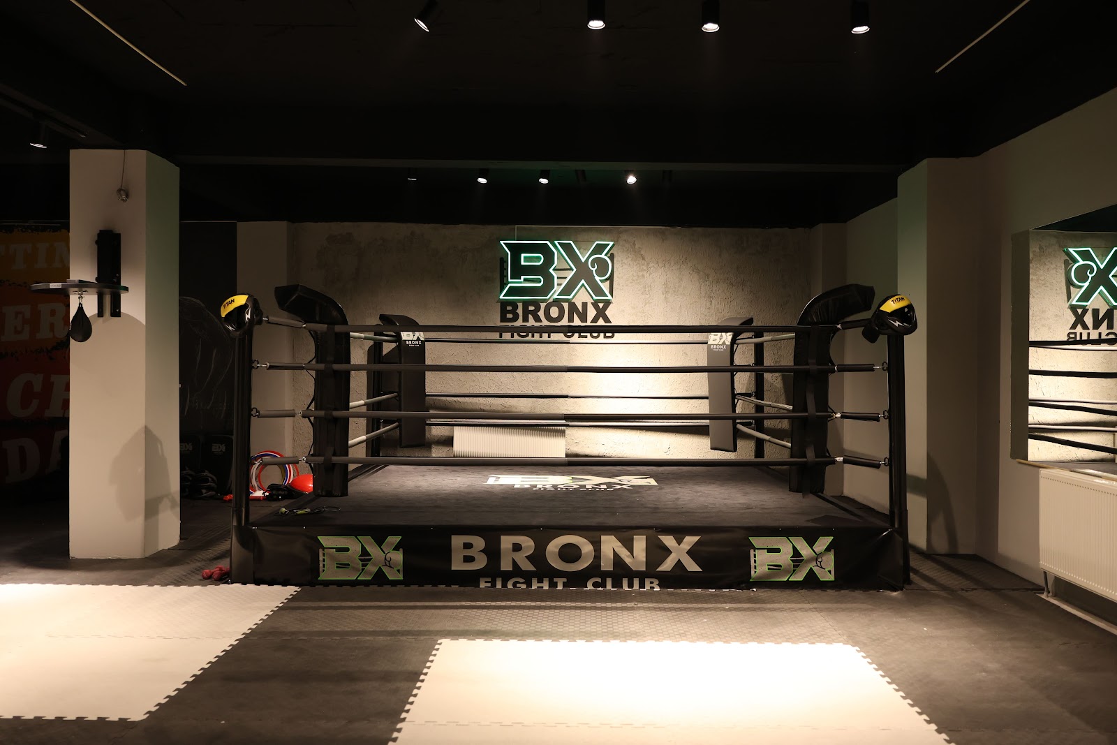 Bronx Fight Club mekanı
