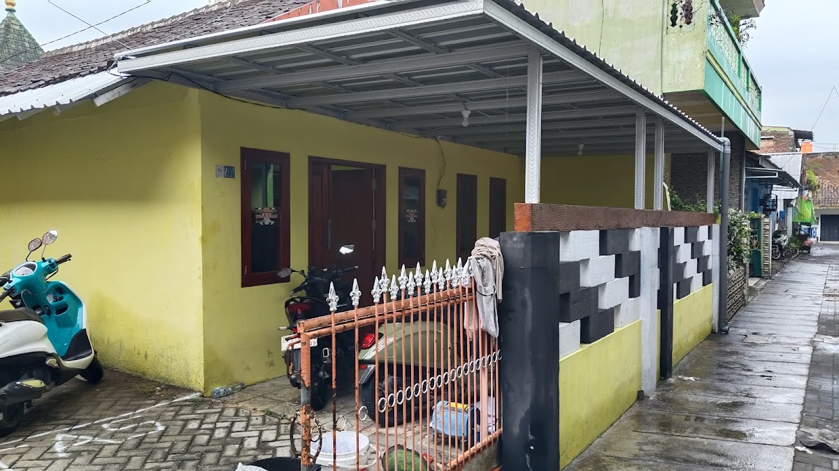 Kontrakan Khoneng