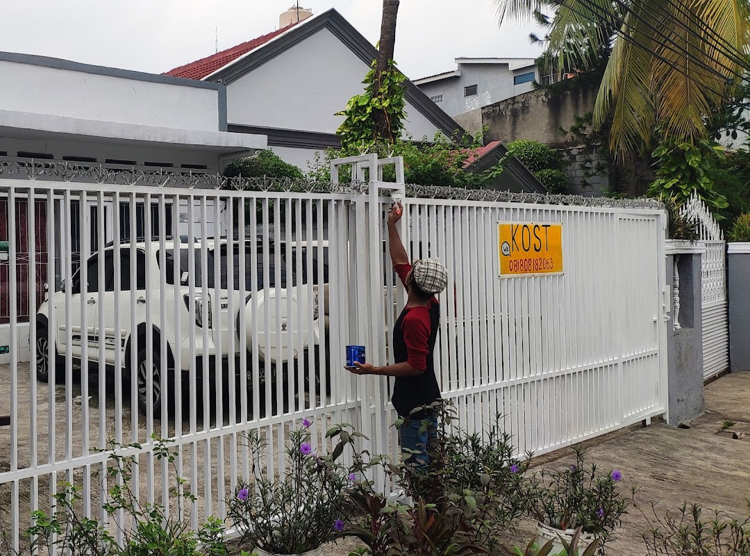 Kost Ezza Kramat Pulo