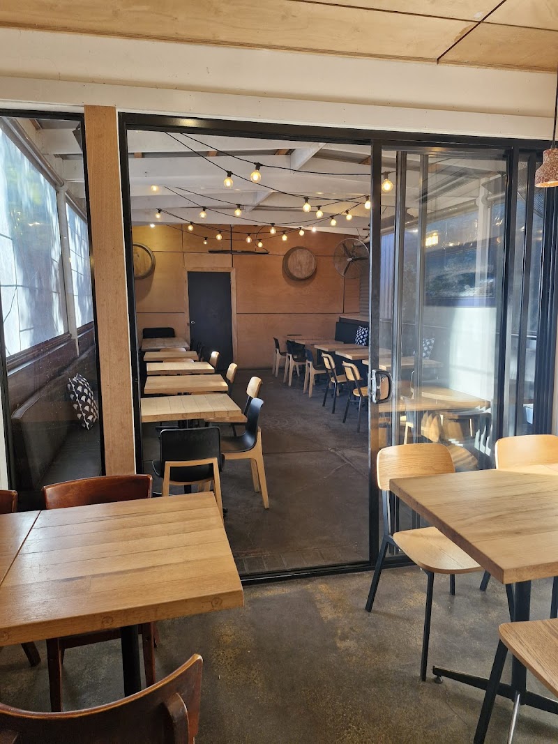 Alpha Ouzeri photo 1