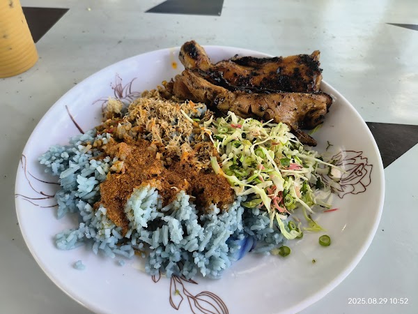 Kedai Nasi Kerabu Pohon Nyior