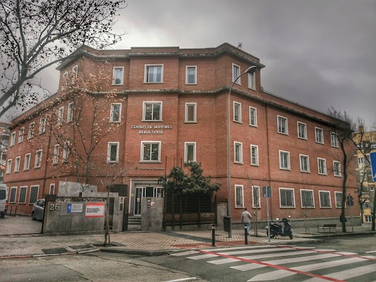 Residencia Centro de Día Reina Sofía — C. de la Infanta Mercedes, 26, Tetuán, 28020 Madrid, España