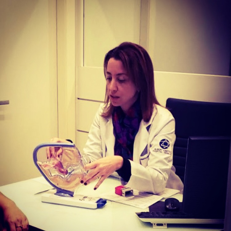 Foto de Dra. Renata Lamego