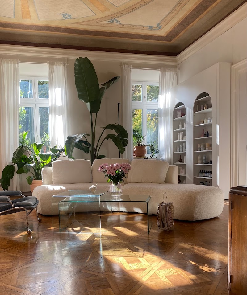 HAIR ME UP Basztowa - salon fryzjerski