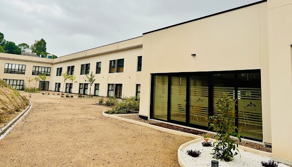 Residencia Residencia El Balcón Batres — C. Águila Real, 19, 28976 Batres, Madrid, España