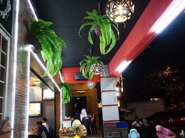 Wawa Seafood Restaurant - Photo 1