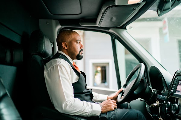 Burton Transit Nashville Limousine and Shuttle Service portfolio