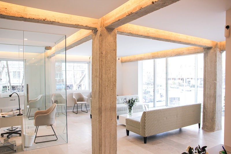 Martínez de Carneros Clínica Oftalmológica Madrid