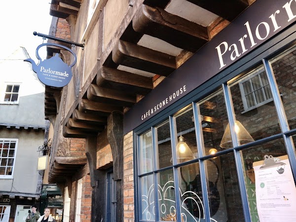 Parlormade Scone House