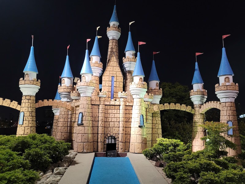 Camelot Golfland — interior