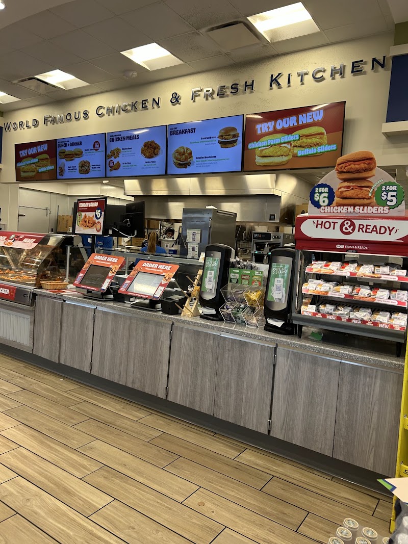 Royal Farms photo 4
