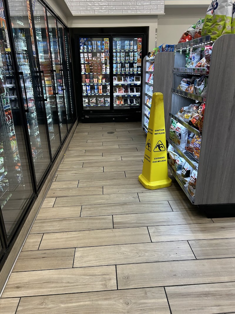 Royal Farms photo 1
