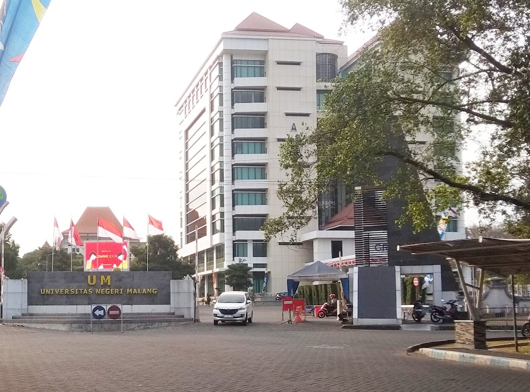Gerbang UM Jalan Semarang