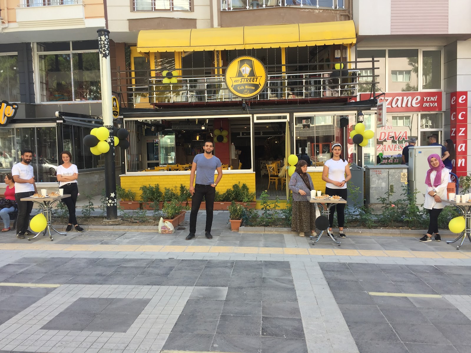 Art Street Cafe Ve Bistro mekanı