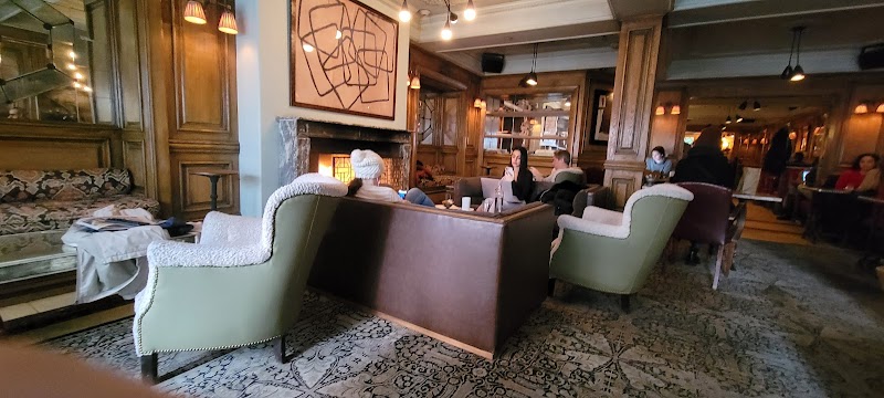 Chez Nous Lobby Bar