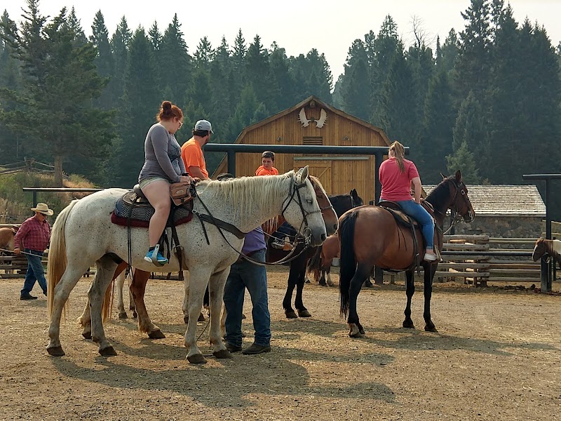 Hell’s A-Roarin’ Outfitters - Photo 6
