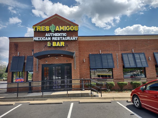 TRES AMIGOS exterior