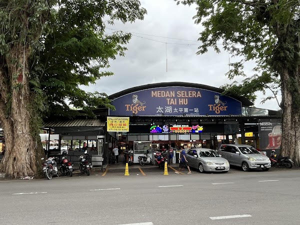 Pusat Makan Taman Tasik