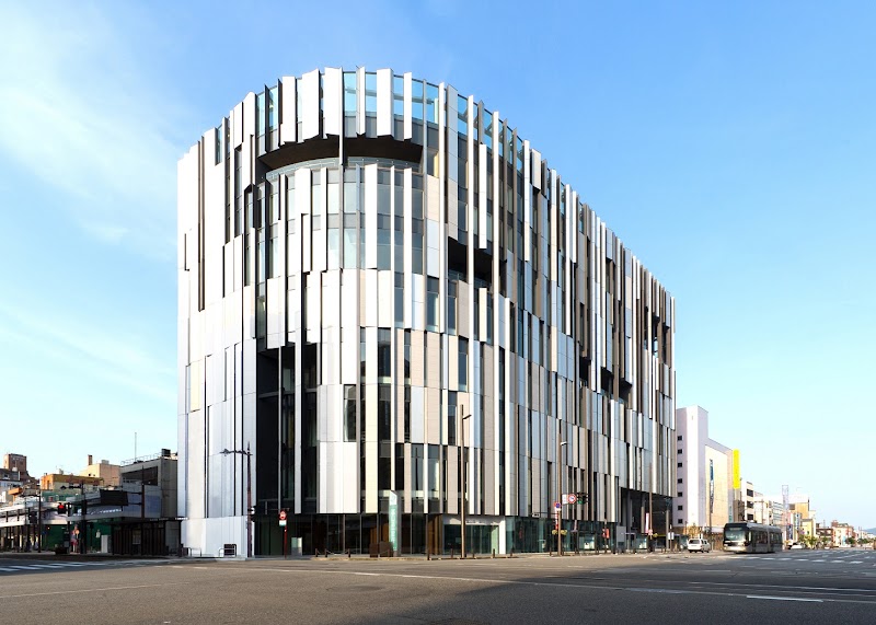 富山市ガラス美術館の外観