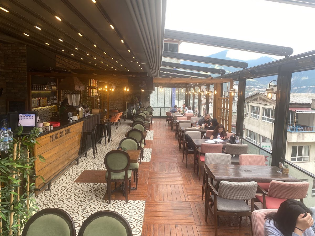 LION CAFE BAR