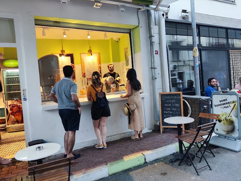Tarihi Roma Dondurmacısı - Viva Burgazada - Adalar Restoran