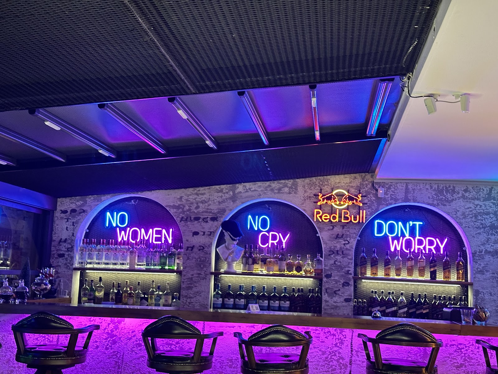 Doris Cocktail Bar mekanı