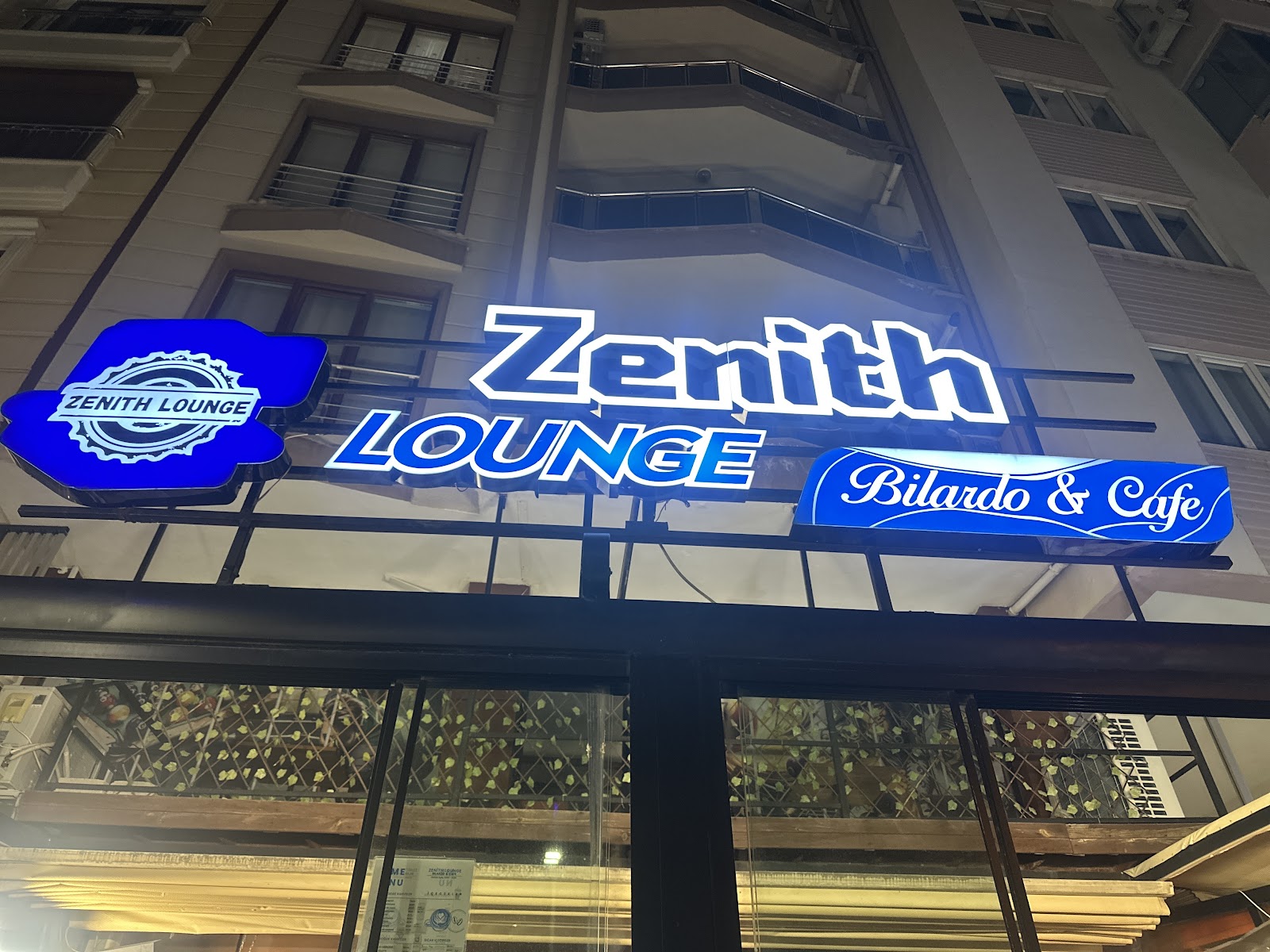 Zenith Lounge Bilardo&Cafe mekanı
