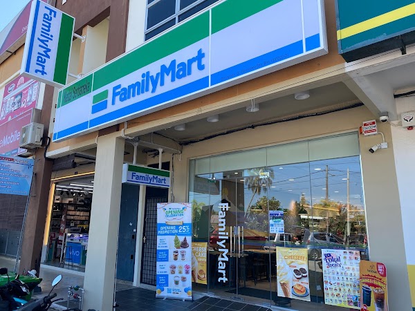 FamilyMart Yan