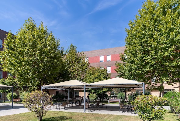 Residencia Residencia y Centro de Día Bouco Madrid San Blas — C. de Zúrich, 16, San Blas-Canillejas, 28022 Madrid, España