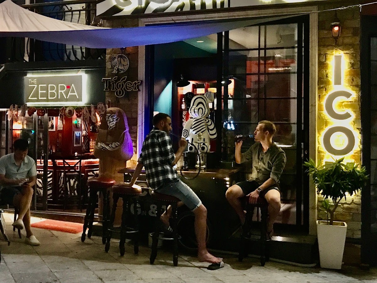 The ICON burger & ZEBRA bar in halong-bay