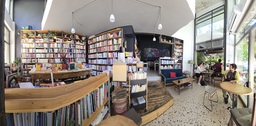Little Tree Books and Coffee fotoğraf 1
