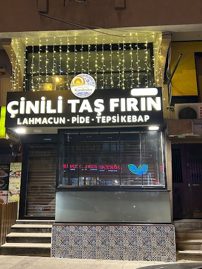 GAZİANTEPLİ KARDEŞLER ÇİNİLİ TAŞ FIRIN LAHMACUN & PİDE ÇEŞİTLERİ - Restoran