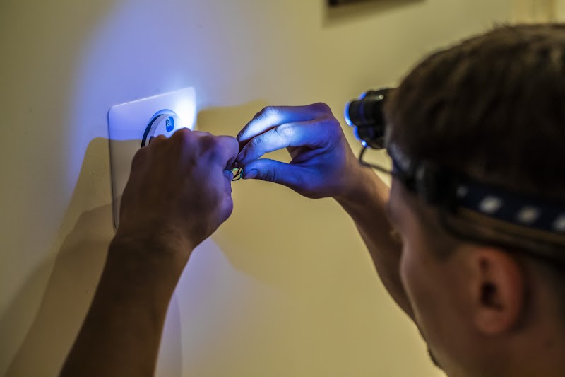 Zoom Electricians - Electrician in Huntington Park