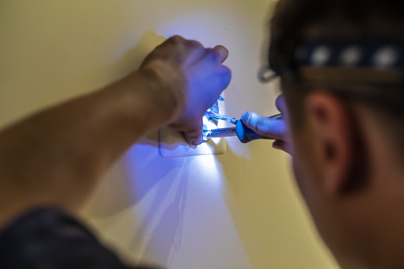 Zoom Electricians - Electrician in Huntington Park