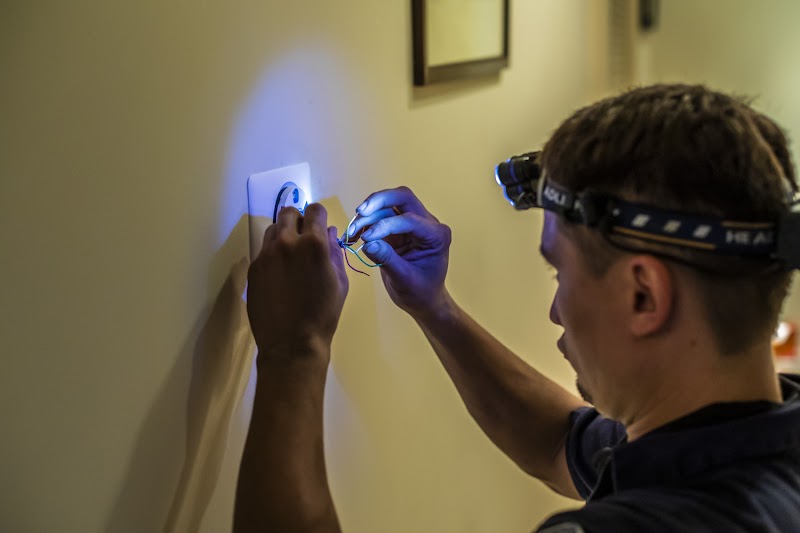 Zoom Electricians - Electrician in Huntington Park
