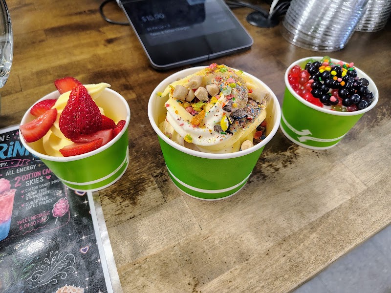 Cup n' Spoon Coffee & Frozen Yogurt Bar photo 3
