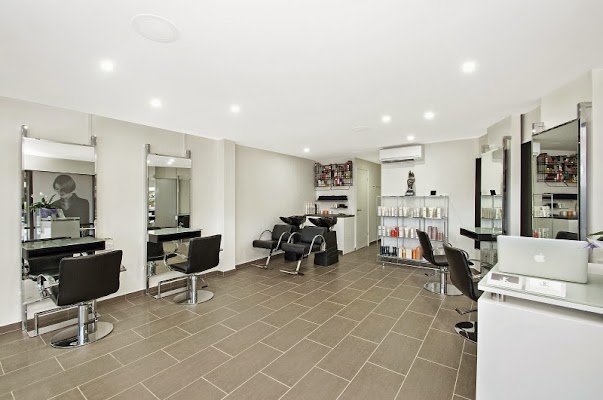 Janos Kiss Hair photo 3