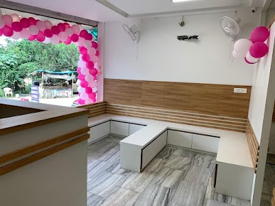 Dr Vartika | Best Gynaecologist in Bareilly | Amyra Women's Clinic - Image 3