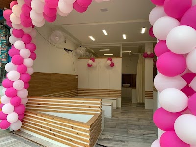 Dr Vartika | Best Gynaecologist in Bareilly | Amyra Women's Clinic - Image 2