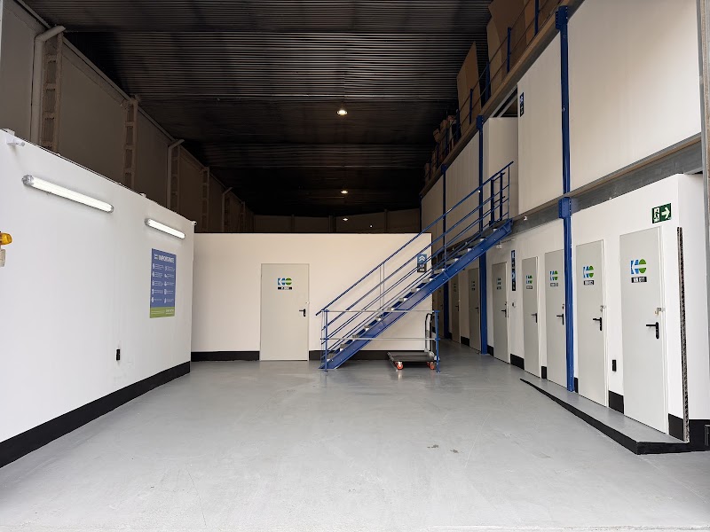 MOBIBOX Nueva Montaña 25 en C. Isla Óleo Industrial, 25, 39011 Santander, Cantabria, España - Imagen 4