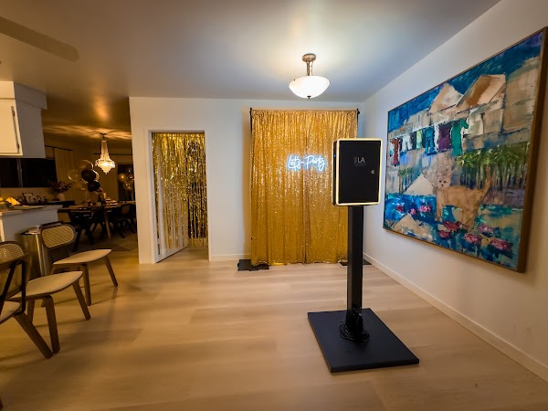 Luxury Affordable Photobooth portfolio