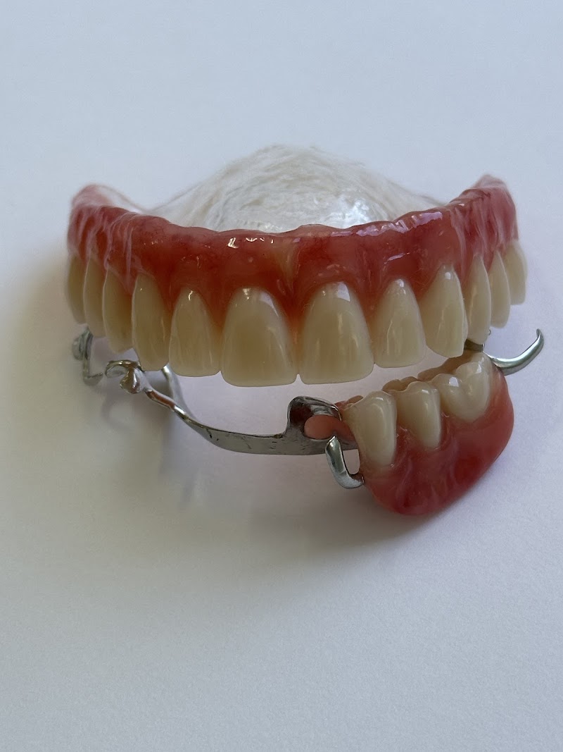 Dra. Ananda Jasson- Dentista. Tratamento de canal- Clareamento dental- Prótese Dentária- Cirurgias- - foto 3