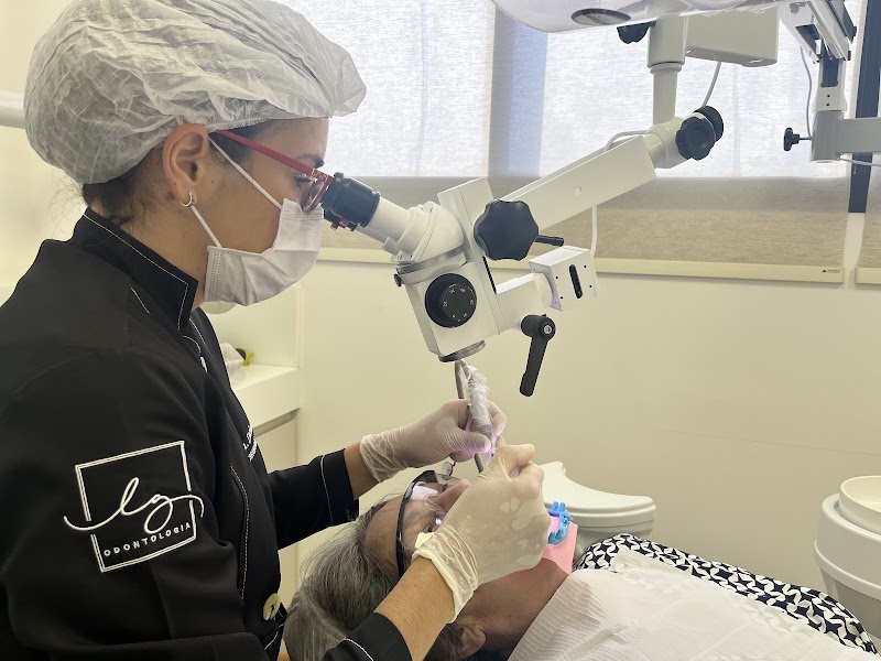 Dra. Luciana Giesta - Endodontia - Microscopia - Barra da Tijuca