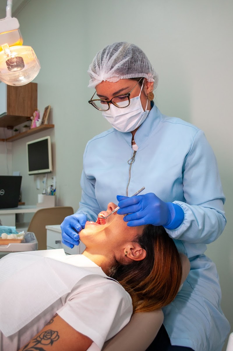 Dra Ana Carolina Rasteli - Especialista em tratamento de canal sem dor e em sessão única. - foto 3