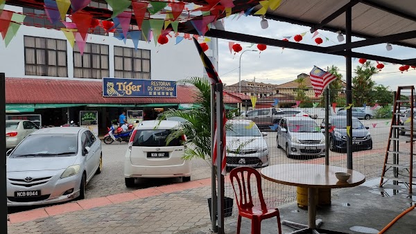 Dataran Segar Huat Huat Huat Food Court - Photo 1